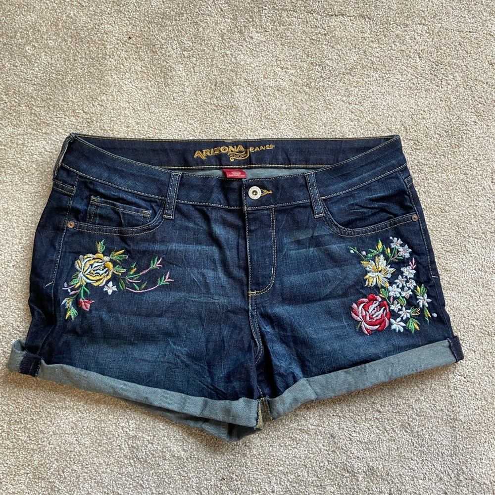 Embroidered jean shorts with flowers
